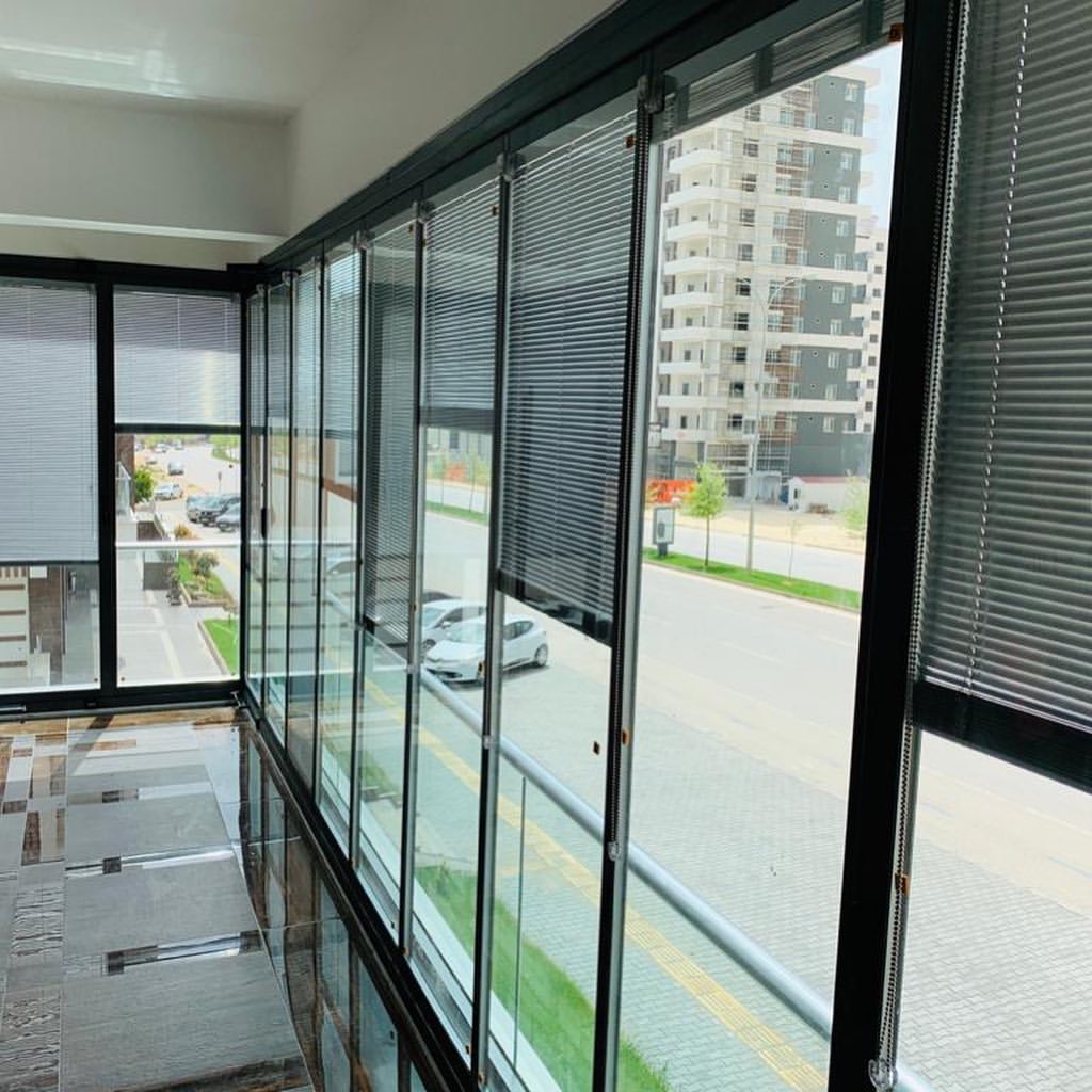 Cam Balkon